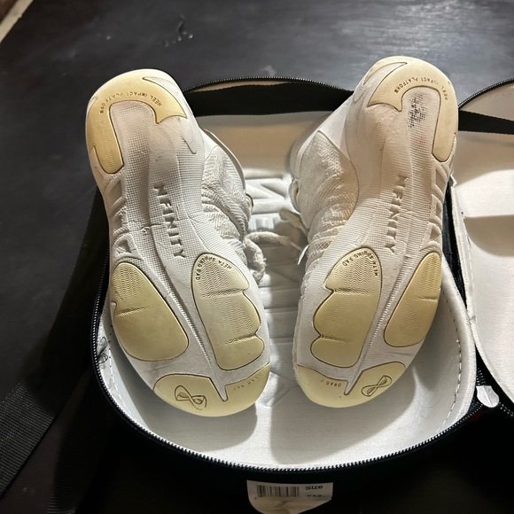 Nfinity titan cheer shoes - Picture 3 of 3